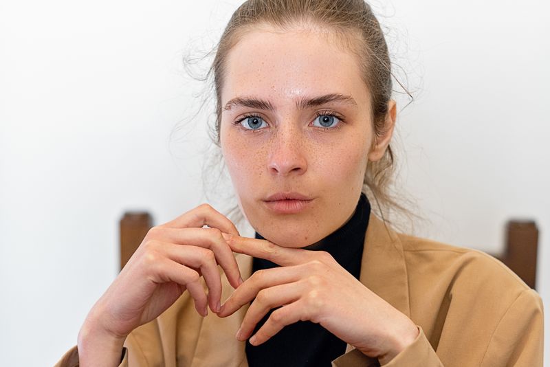 Portrait de Camille Duval, spécialiste du tarot et des arts divinatoires